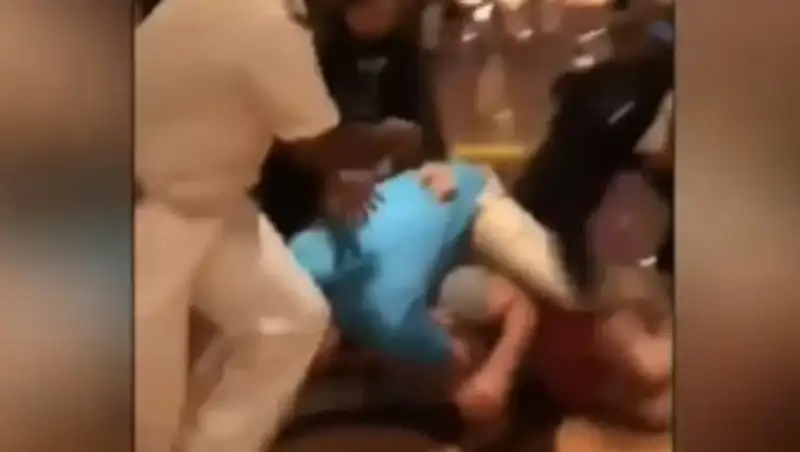 В Австралии семью из 23 человек сняли с круиза после массовой драки