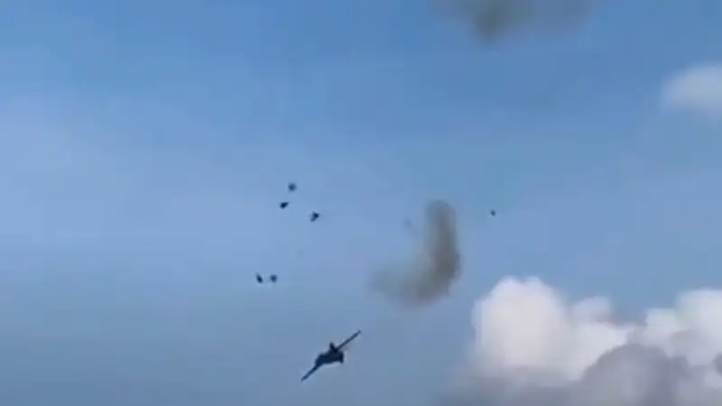 В США во время авиашоу разбился истребитель