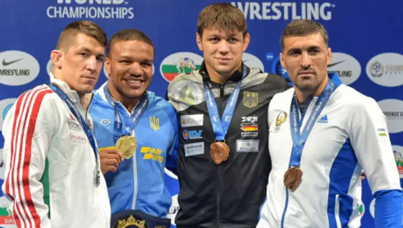 Депутат Рады от партии Зеленского выиграл чемпионат мира по борьбе: как это было