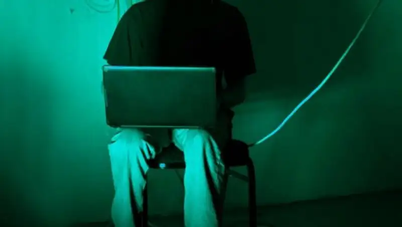 "Ты же хочешь, чтобы мама жила?". Админ "группы смерти" вымогал у детей деньги