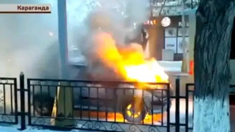 В Таразе и Караганде хозяева лишились своих авто из-за пожара 