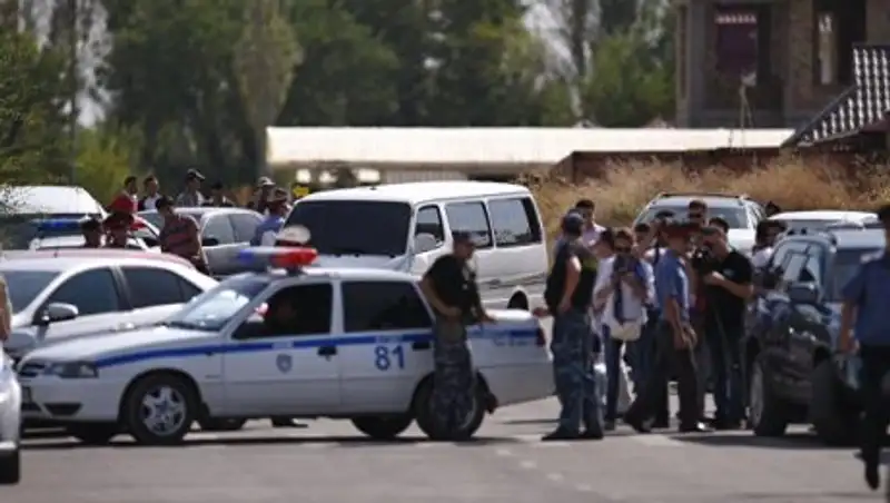 В сети появилось видео момента взрыва у посольства Китая в Бишкеке