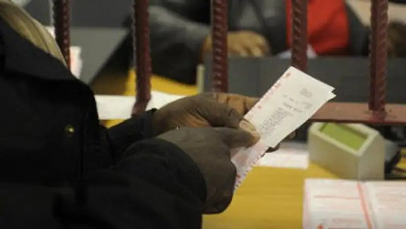 Три налета на букмекерские конторы совершено за месяц в Актобе