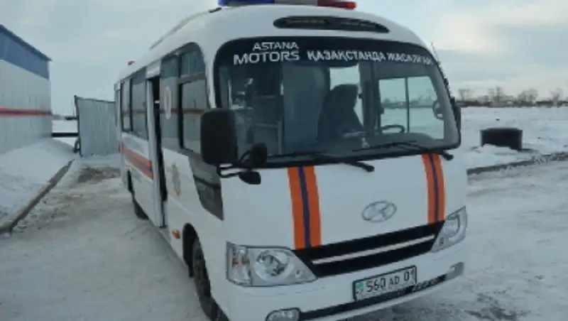 В СКО в сильный мороз на трассе произошла аварийная остановка автобуса с 40 пассажирами