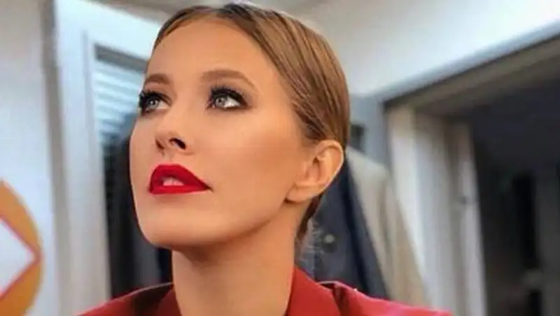 Ужасно и безвкусно - пользователи Сети о новой коллекции одежды Ксении Собчак