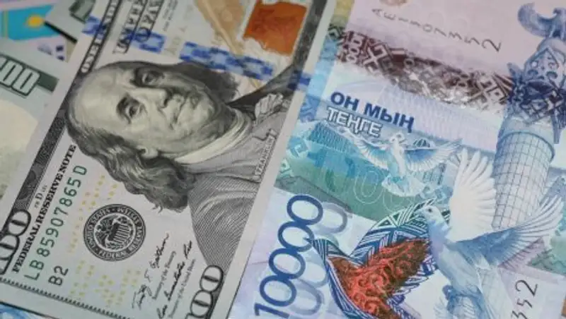 Почти на 1,5 тенге подорожал доллар на торгах