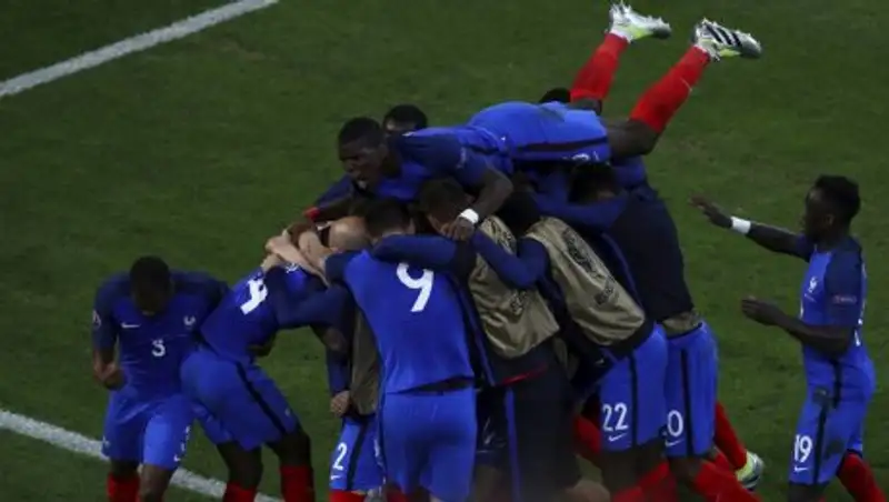 Голы Гризманна и Пайета вывели Францию в плей-офф Евро-2016