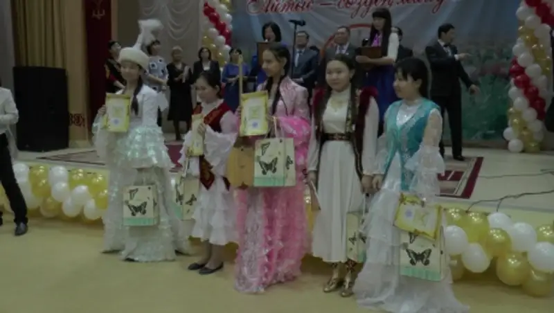 Полиция Алматы поддержала школьников, посетив предпраздничный Айтыс