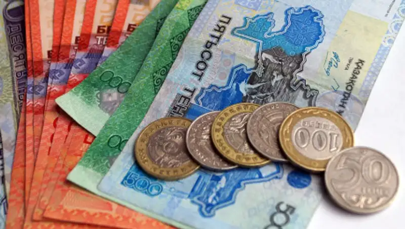 Чиновник заплатит почти 3 млн тенге за злоупотребление полномочиями