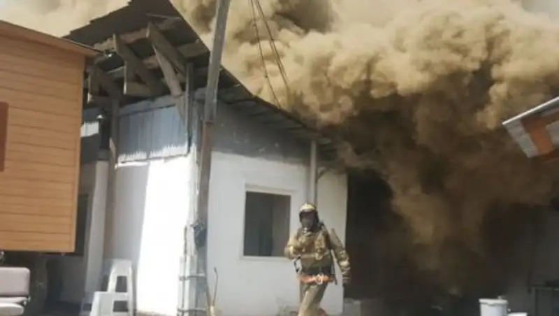 В Алматы горели складские помещения 