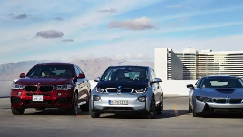 Автомобили BMW научатся искать свободную парковку