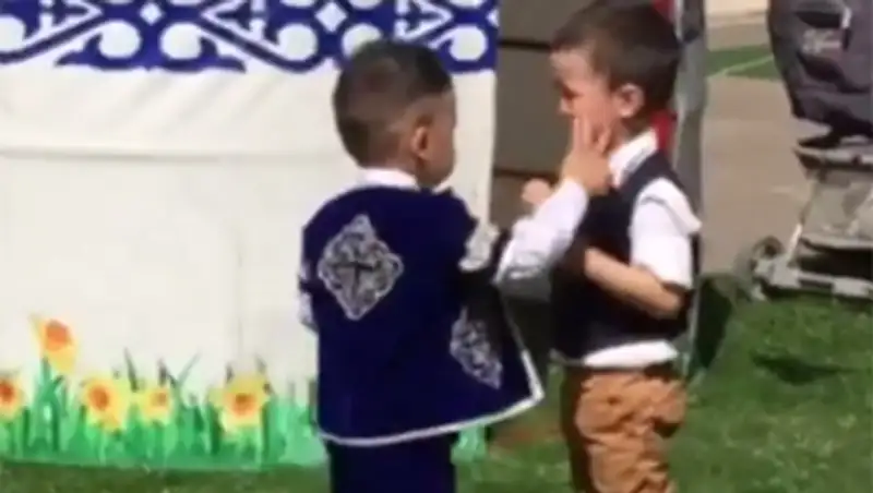 Милое видео покоряет казахстанцев