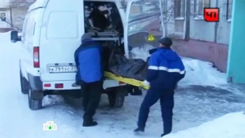 Таксист-вор сорвался с 7-го этажа, убегая от своей клиентки 