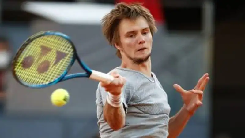 Казахстанский теннисист не смог выйти в финал турнира в Ньюпорте