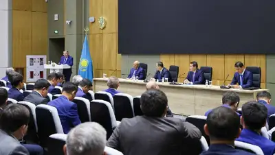 Смаилов дал поручения новому акиму Туркестанской области , фото - Новости Zakon.kz от 31.08.2022 13:03