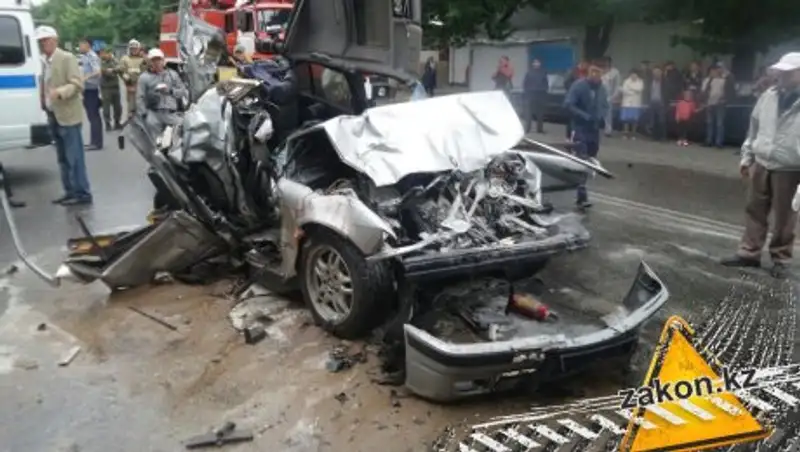 Полиция Алматы проводит досудебное расследование по факту ДТП с участием автобуса