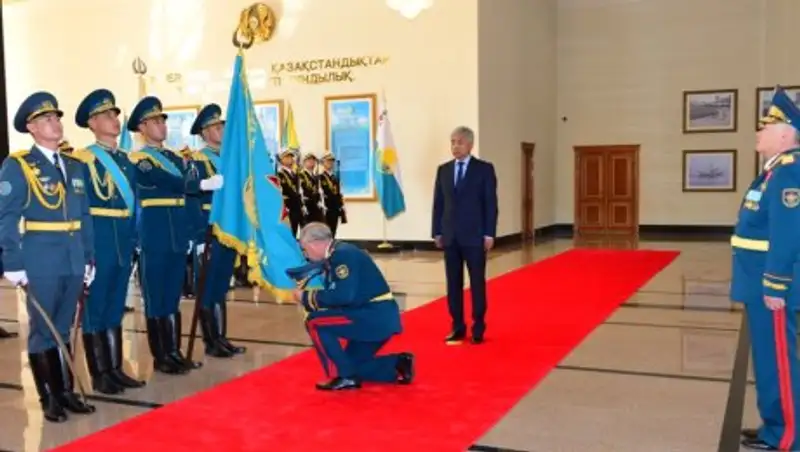 В Министерстве обороны РК состоялись торжественные проводы в запас генералов