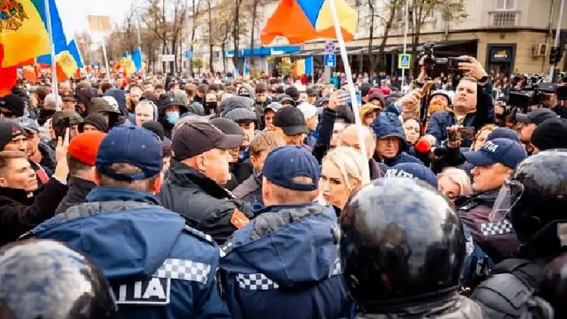 В Молдове прошли митинги с требованием отставки президента и премьера