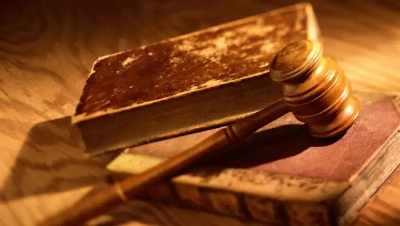 Суд вернул матери двух дочерей, которых отец прятал от нее в Павлодаре