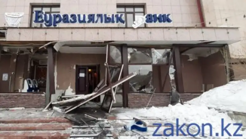 В Аксу намеренно взорвали банкомат. Банк обратился в полицию