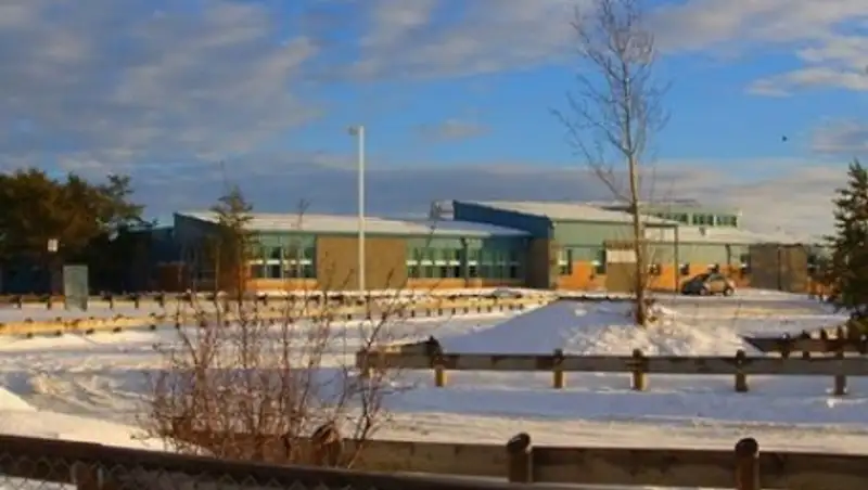 Открывший стрельбу канадский школьник убил своих братьев и дочь мэра