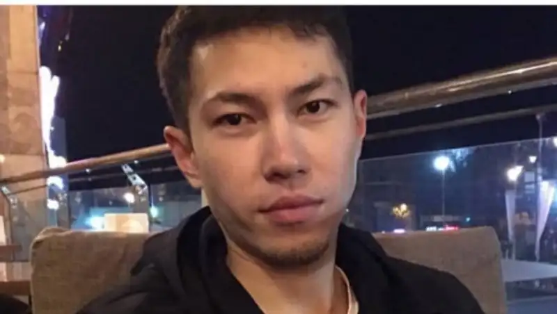 В соцсетях рассказали про парня, заслонившего беременную при крушении самолета Bek Air