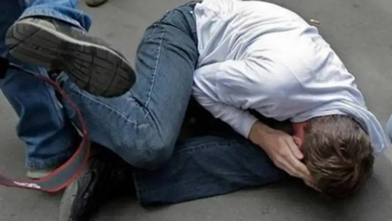 В ЗКО отец с сыном насмерть избили односельчанина