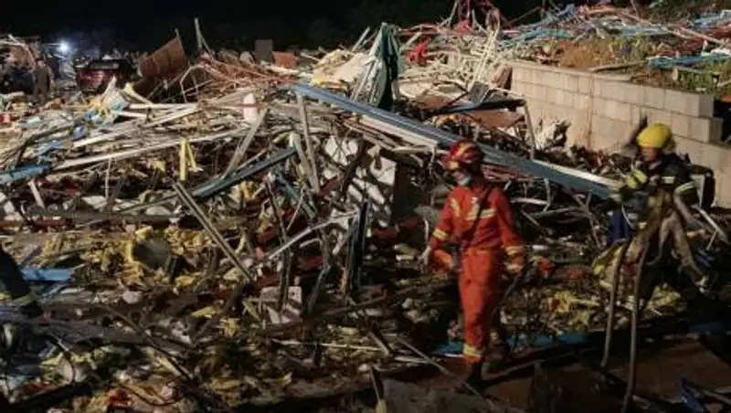 Мощное торнадо обрушилось на Китай