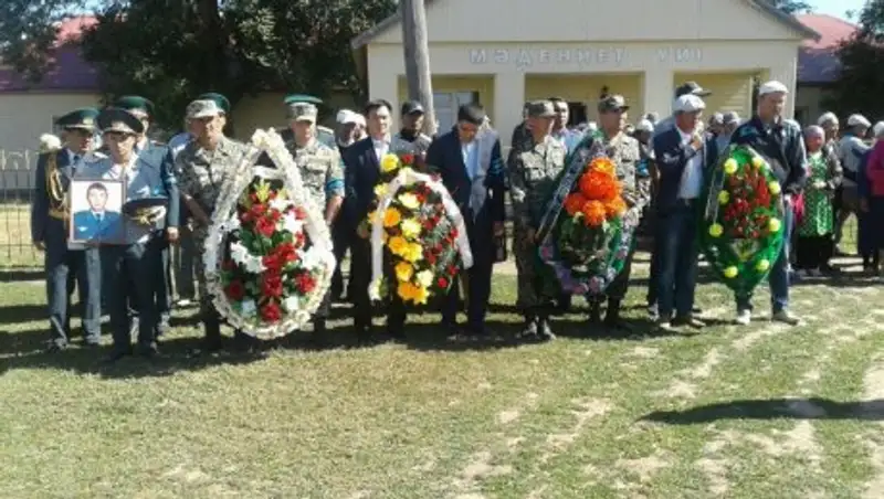 В ЗКО похоронили военнослужащего, погибшего в теракте в Актобе