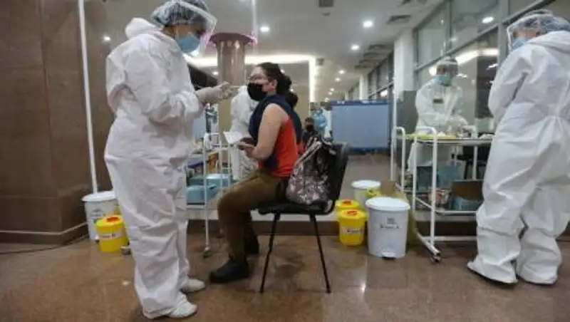 За полгода в Алматы привились 740 487 человек