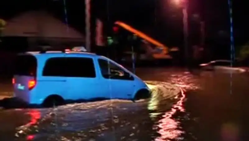 На Грузию обрушились ливни, снегопады и наводнения