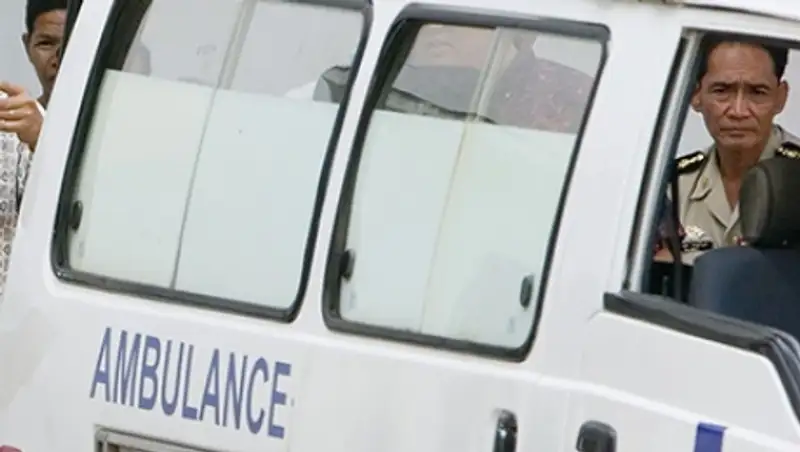 На митинге в Камбодже 800 человек отравились бутербродами