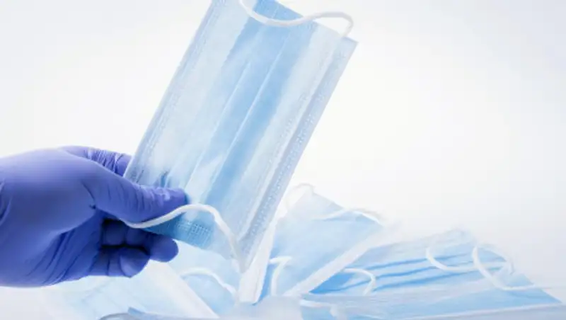 Несколько человек массово скупали маски в аптеках Алматы