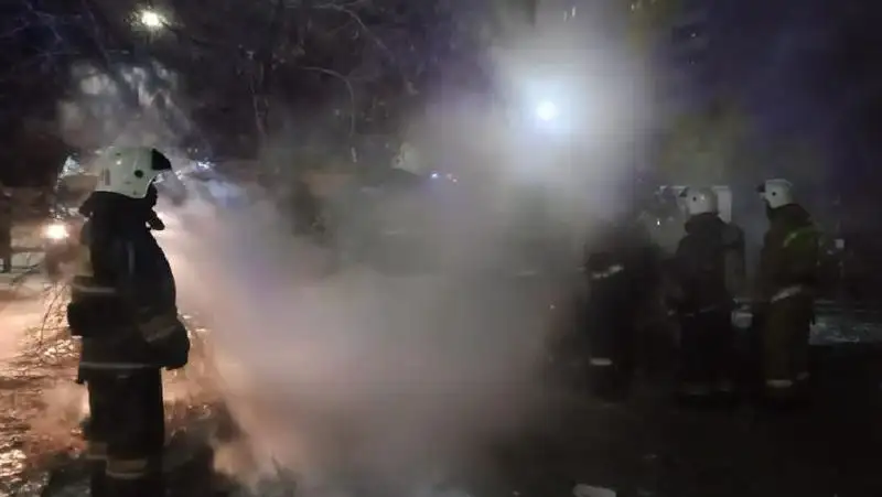 Шестерых человек спасли из горящего дома в Павлодаре