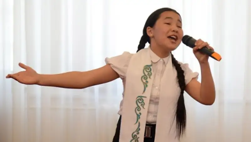 Аким Кызылординской области встретился с одаренными детьми