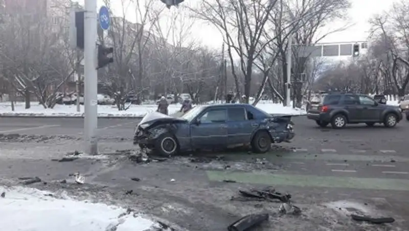 Пьяный водитель на угнанном авто попал в ДТП