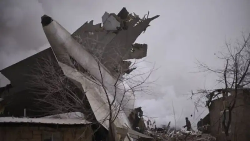 Крушение самолета под Бишкеком: Названы имена 32 погибших