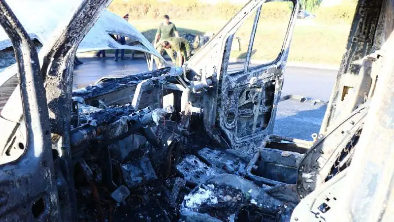 пожарный, сгорело авто на газе , фото - Новости Zakon.kz от 02.09.2022 18:00