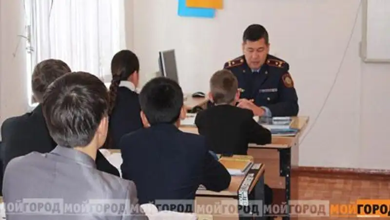 В Уральске школьника наградили за помощь в раскрытии преступления