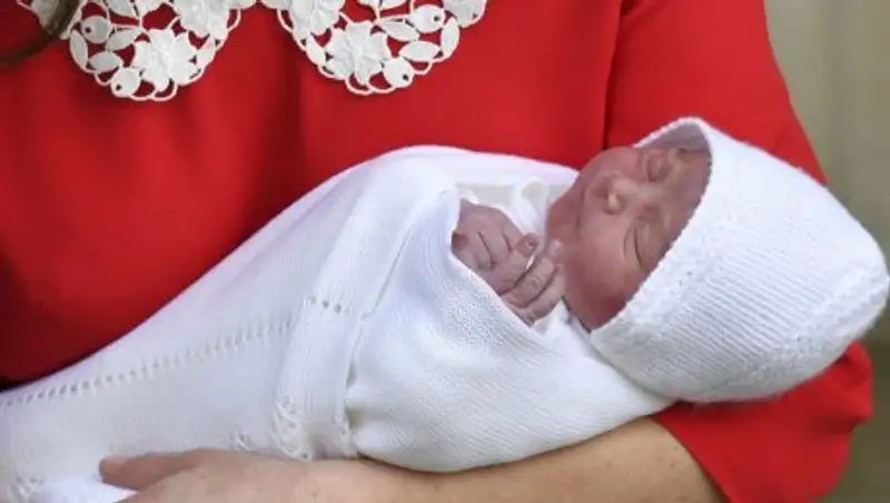 Кейт Миддлтон и принц Уильям показали новорожденного сына