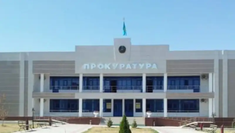 История о полуобнаженной воспитательнице получила продолжение