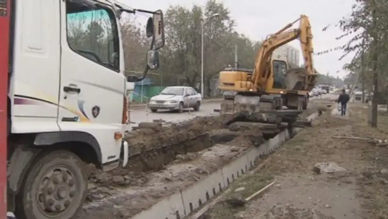 В Наурызбайском районе Алматы новый асфальт провалился в 134 местах