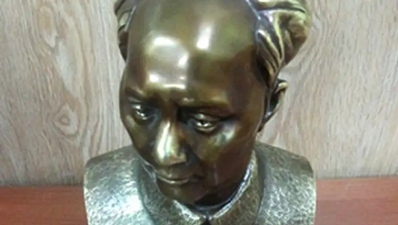 Китаец попытался вывезти из России три бюста Мао Цзэдуна