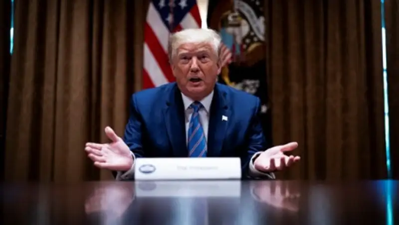 Трамп запретит полиции США применять удушающие приемы