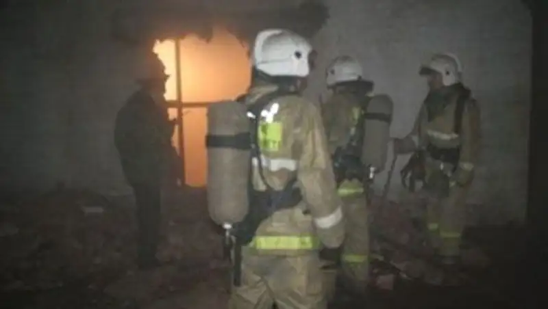 Шесть человек пострадали при пожаре в частном доме в Семее