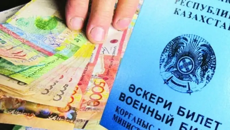 В Костанайской области пойман на взятке глава отдела по набору военнослужащих по контракту