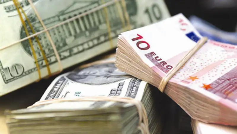Курсы валют: доллар вырос, рубль - снизился
