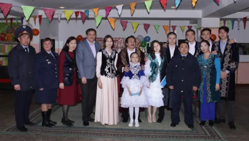 Несовершеннолетние осужденные в Алматы показали флеш-моб в честь Наурыза