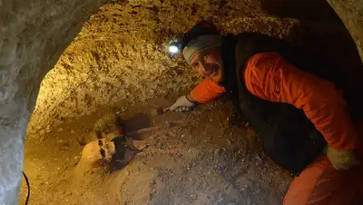 В Мангистау безжалостно уничтожают археологические памятники, фото - Новости Zakon.kz от 26.10.2022 16:19
