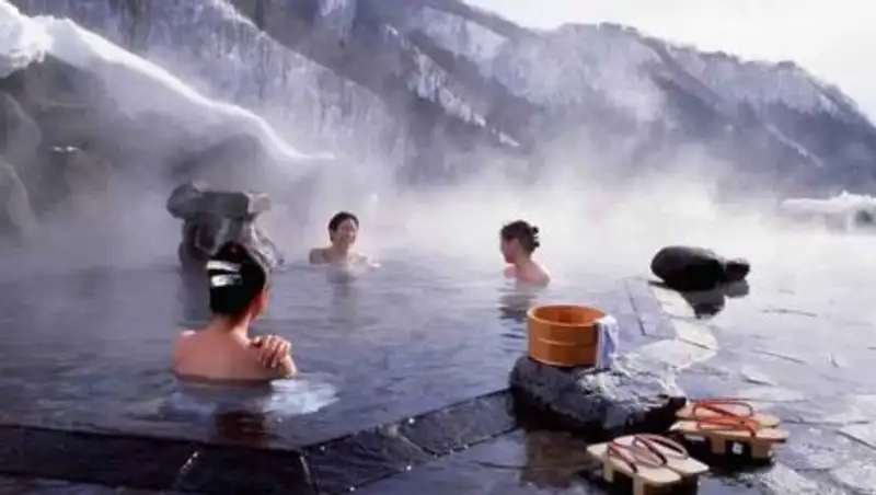 10 самых удивительных в мире природных горячих источников